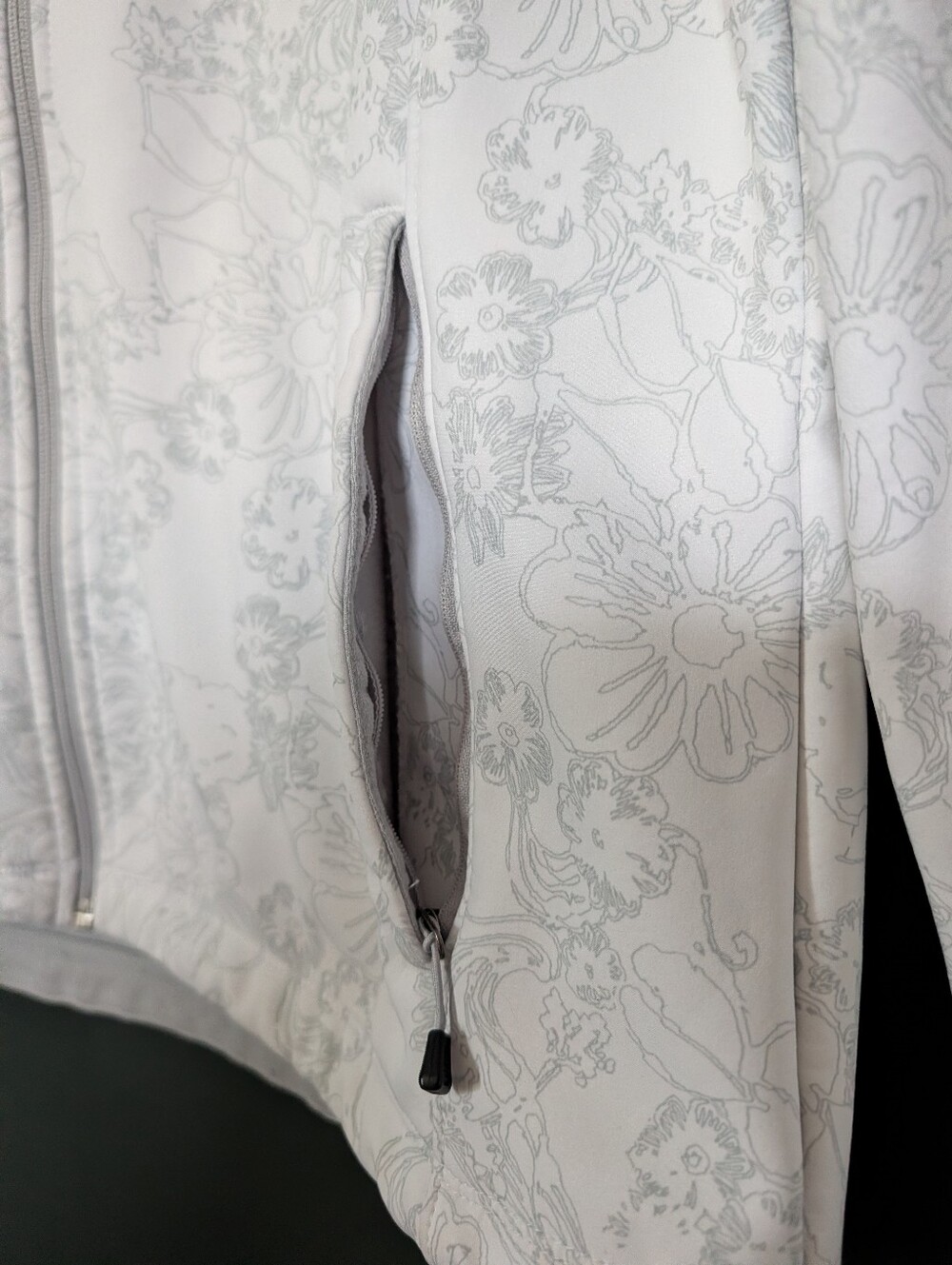 The North Face Women's White Floral Light Softshell Jacket - Picture 3 of 6